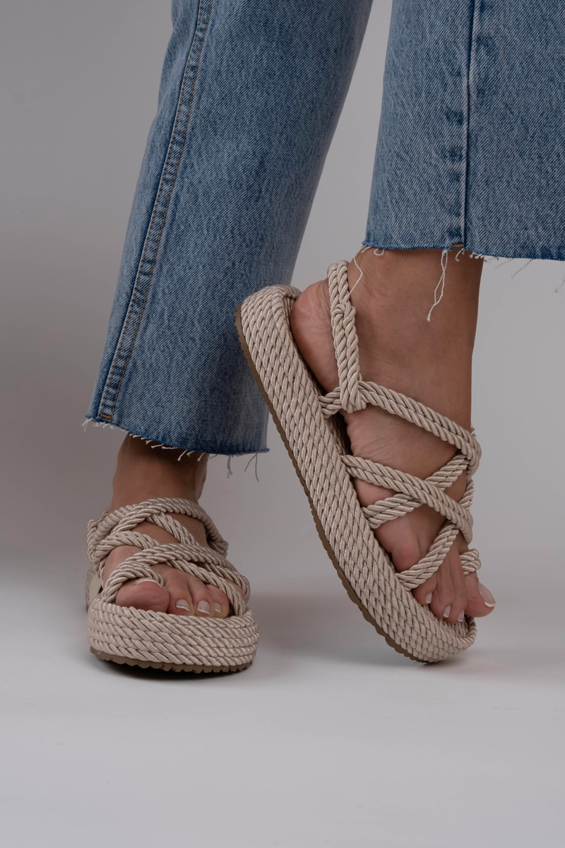 Belven Model Kalın Tabanlı Sandalet Bej