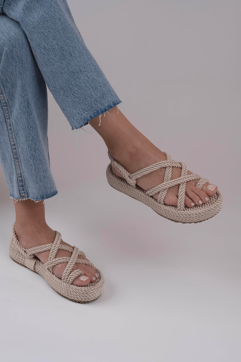 Belven Model Kalın Tabanlı Sandalet Bej