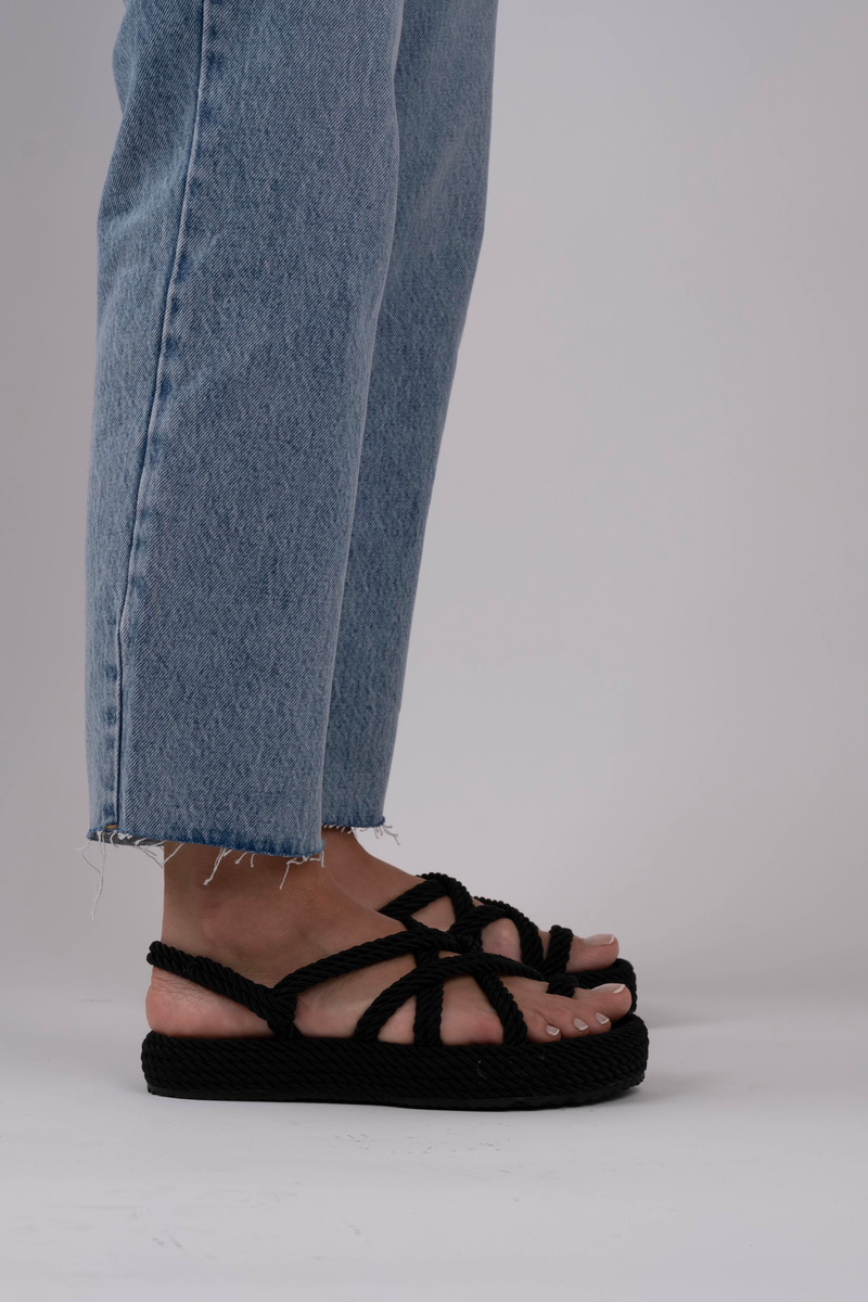Belven Model Kalın Tabanlı Sandalet Siyah
