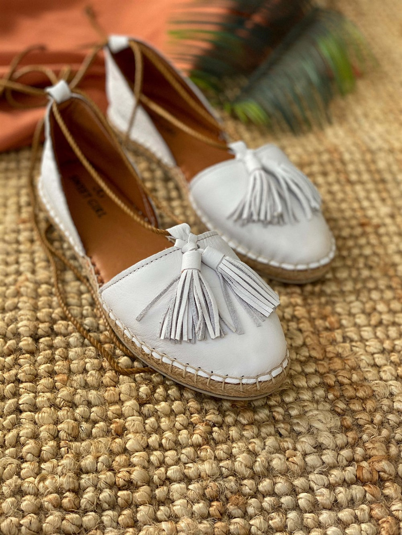 Lari Model Püsküllü Espadril Beyaz