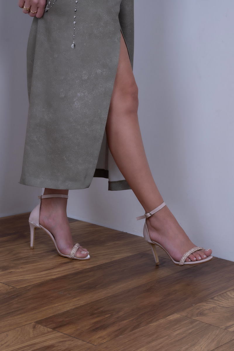 Sense Model Tek Bant Taşlı Topuklu Ayakkabı Bej Saten