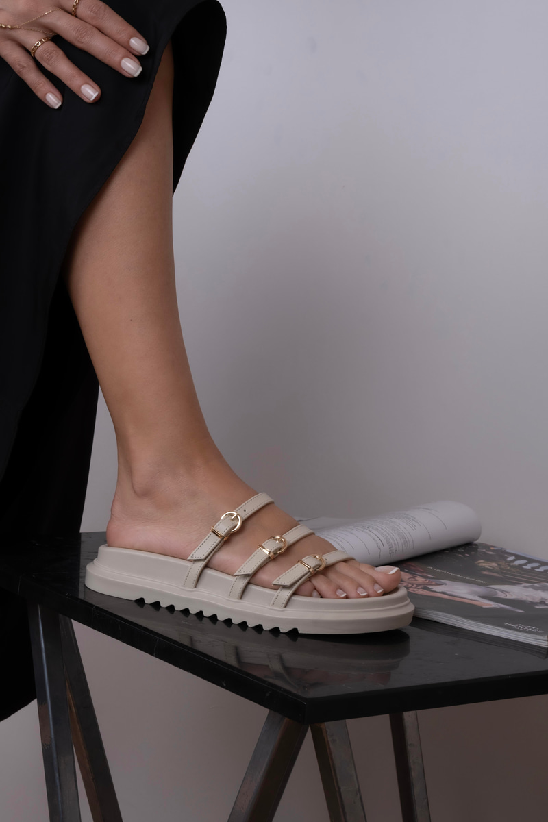 Senu Model Üç Kemer Detaylı Terlik Bej