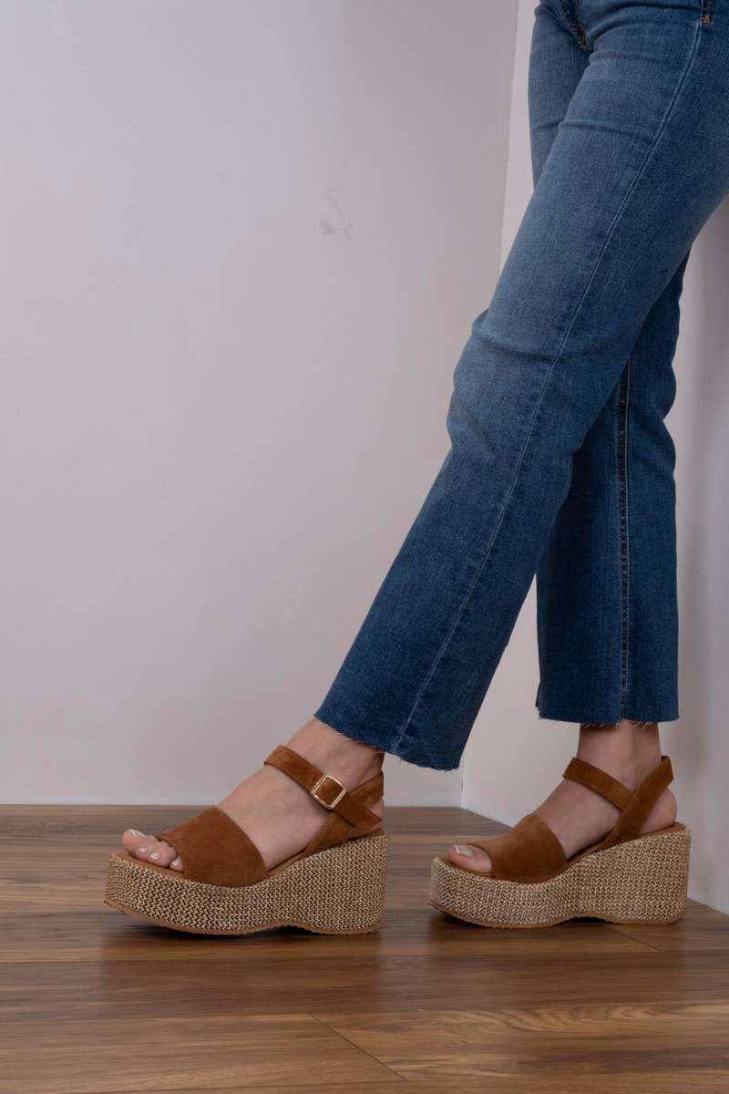 Veny Model Gerçek Deri Dolgu Topuk Sandalet Taba Süet