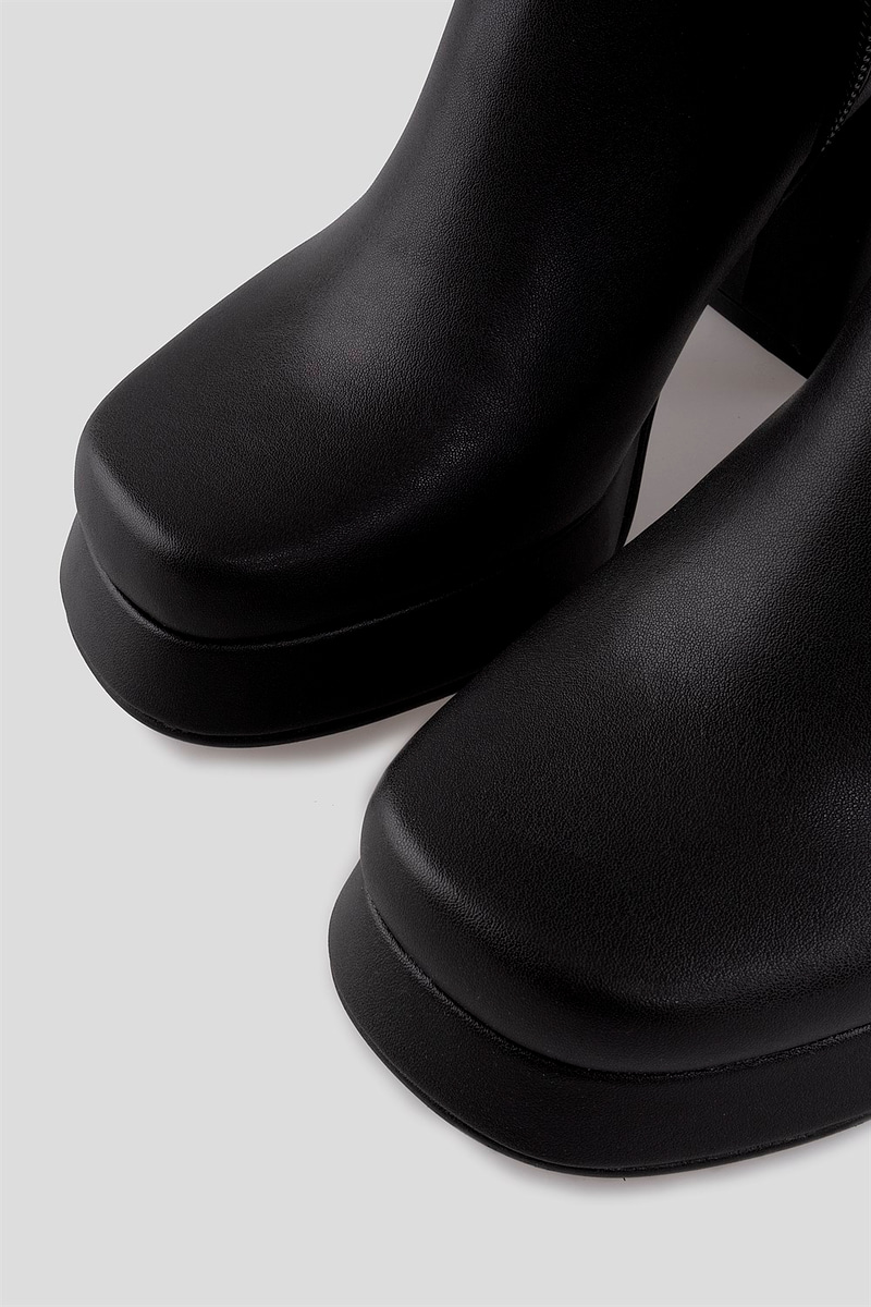 Zelinda Model Küt Burun Platform Topuklu Çizme Siyah