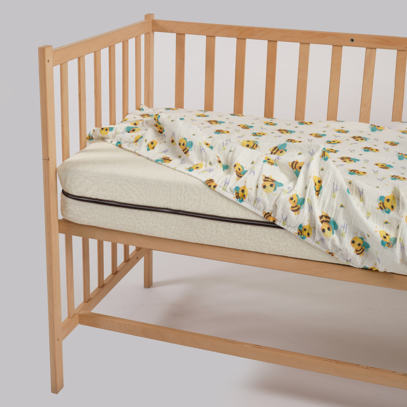 Müslin Lastikli Bebek Çarşafı Bees