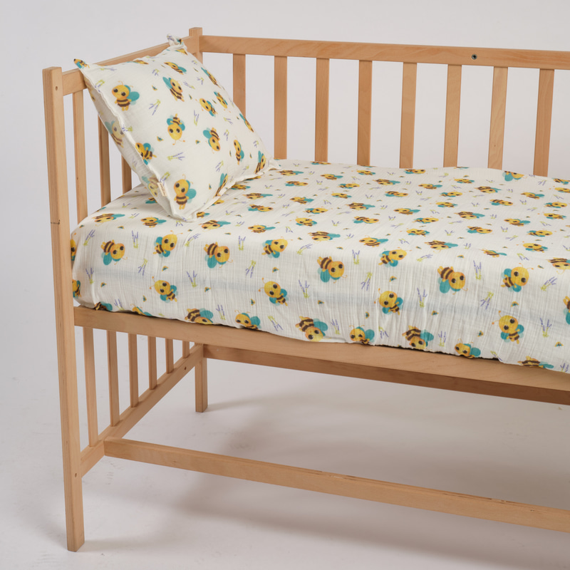 Müslin Lastikli Bebek Çarşafı Bees