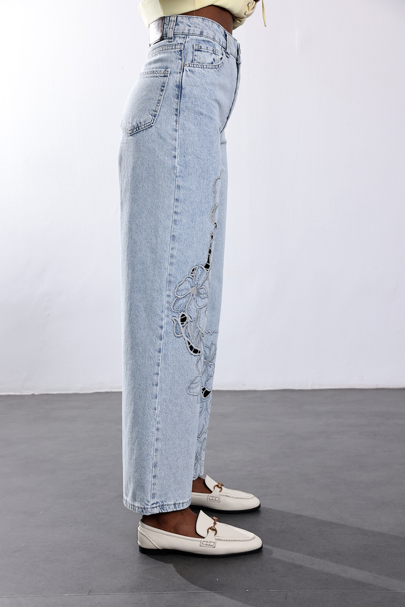 Açık Mavi Nakış Detaylı Jean 1025