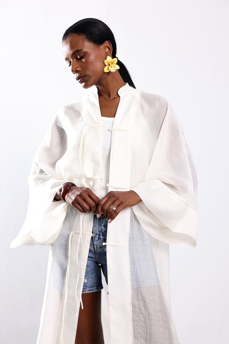 Kırık Beyaz Süslü Düğmeli Kimono 3467