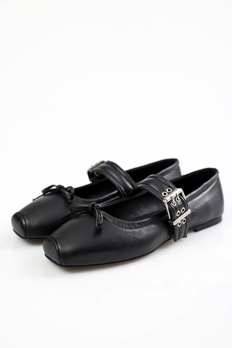 Siyah Tokalı Kare Burunlu Babet 24154