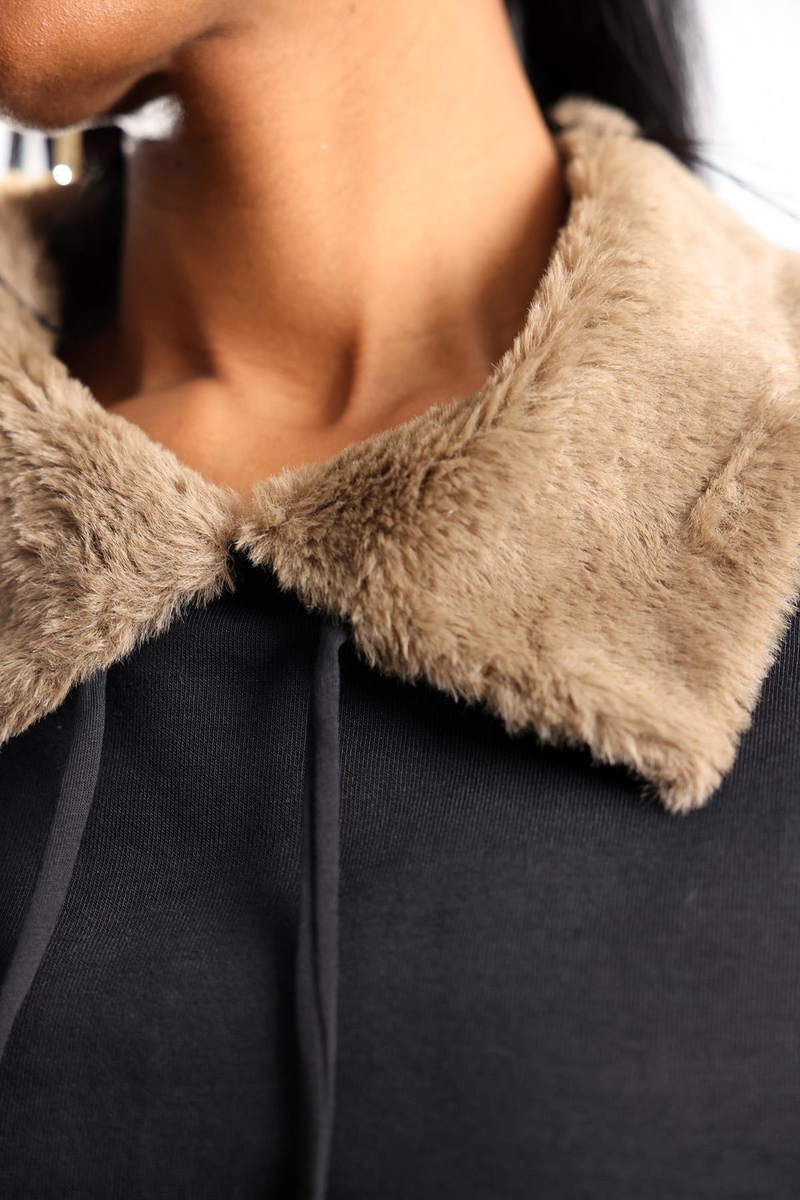 Siyah Yakası Peluş Detaylı Sweatshırt 17403
