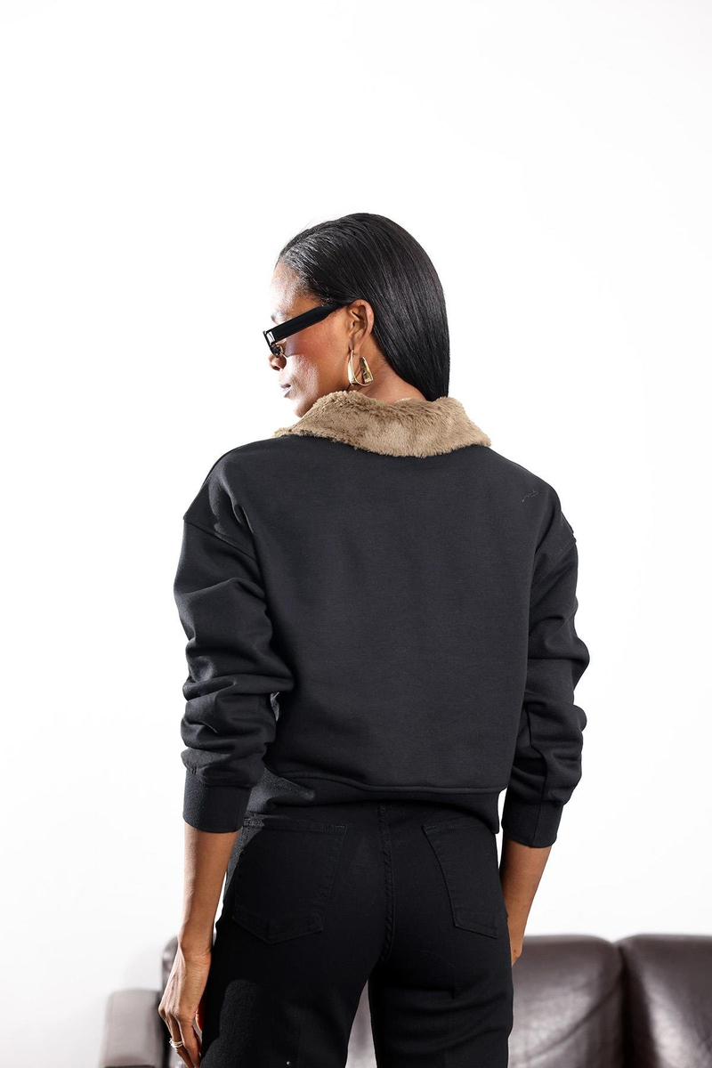 Siyah Yakası Peluş Detaylı Sweatshırt 17403