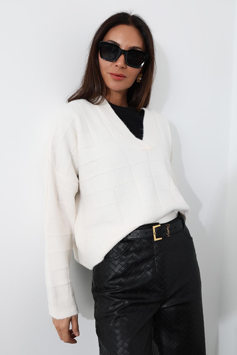 Bej V Yaka Oversize Kazak 231028