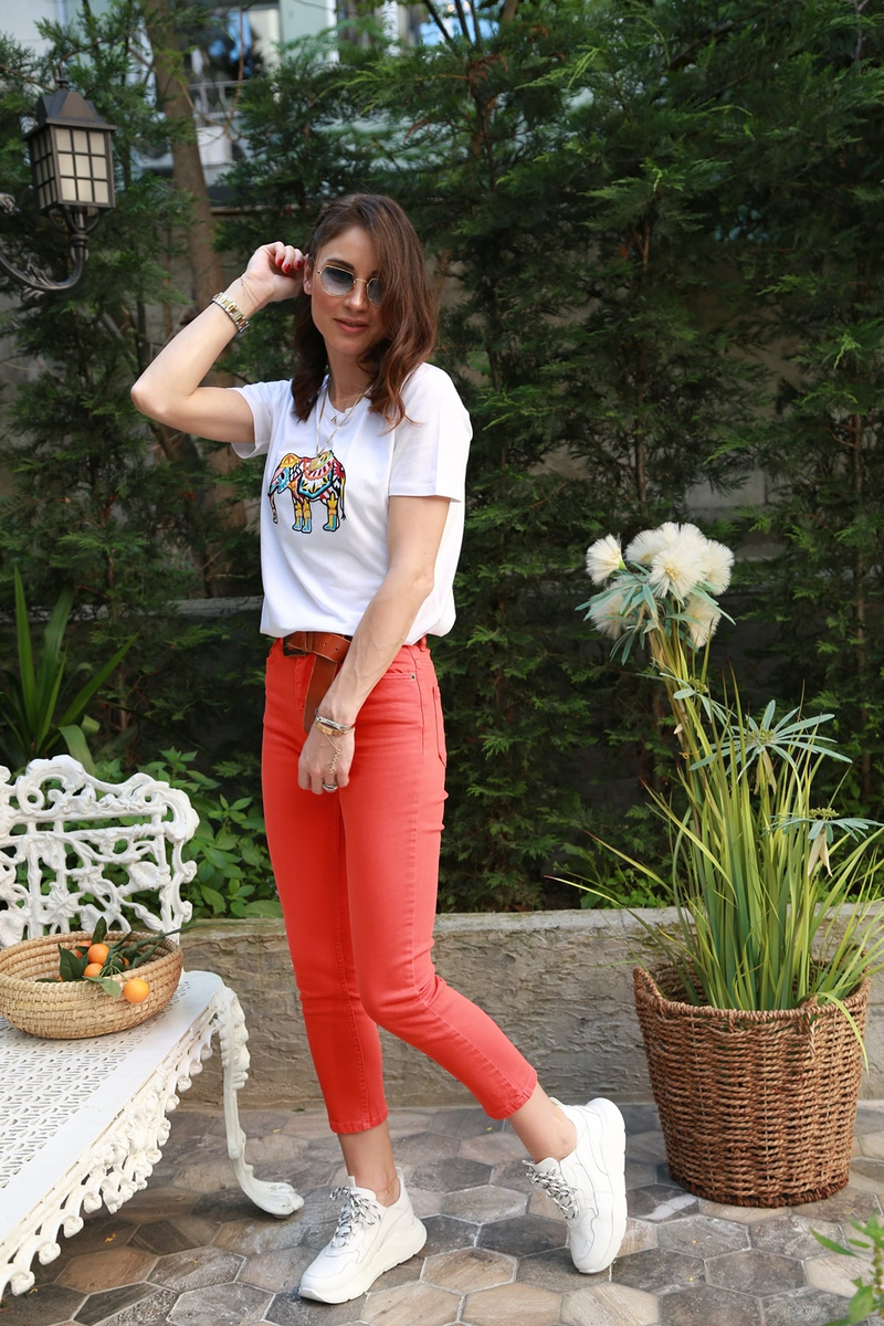 Beyaz Fil Nakışlı Tshirt