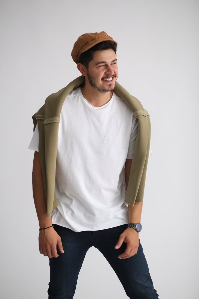 Beyaz Kesik Yaka Basic Tshirt 