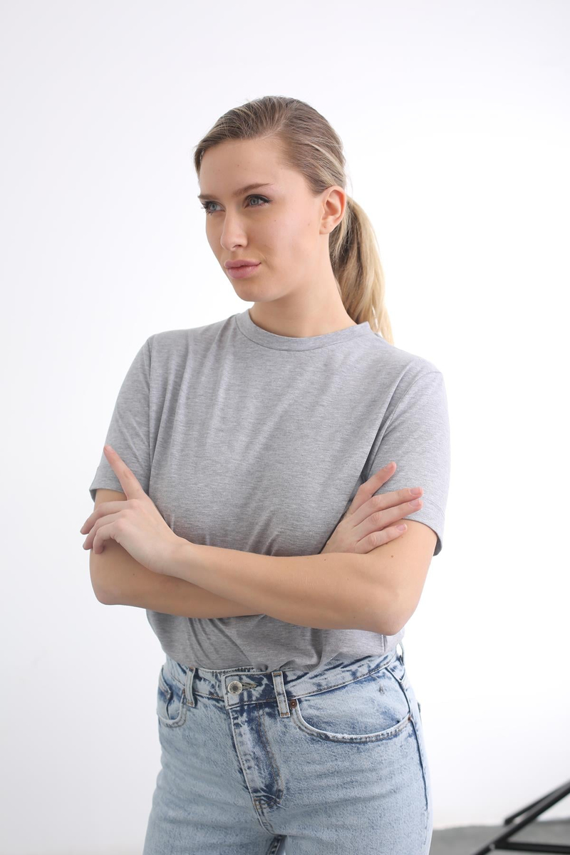 Gri Bisiklet Yaka Basic Tshirt 