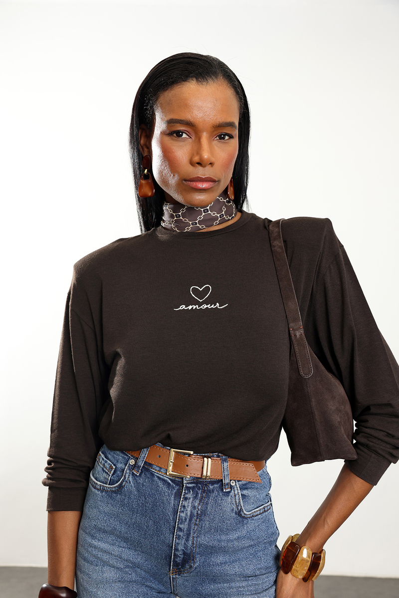 Kahverengi Amour Yazı Nakışlı Vatkalı Bluz 18075