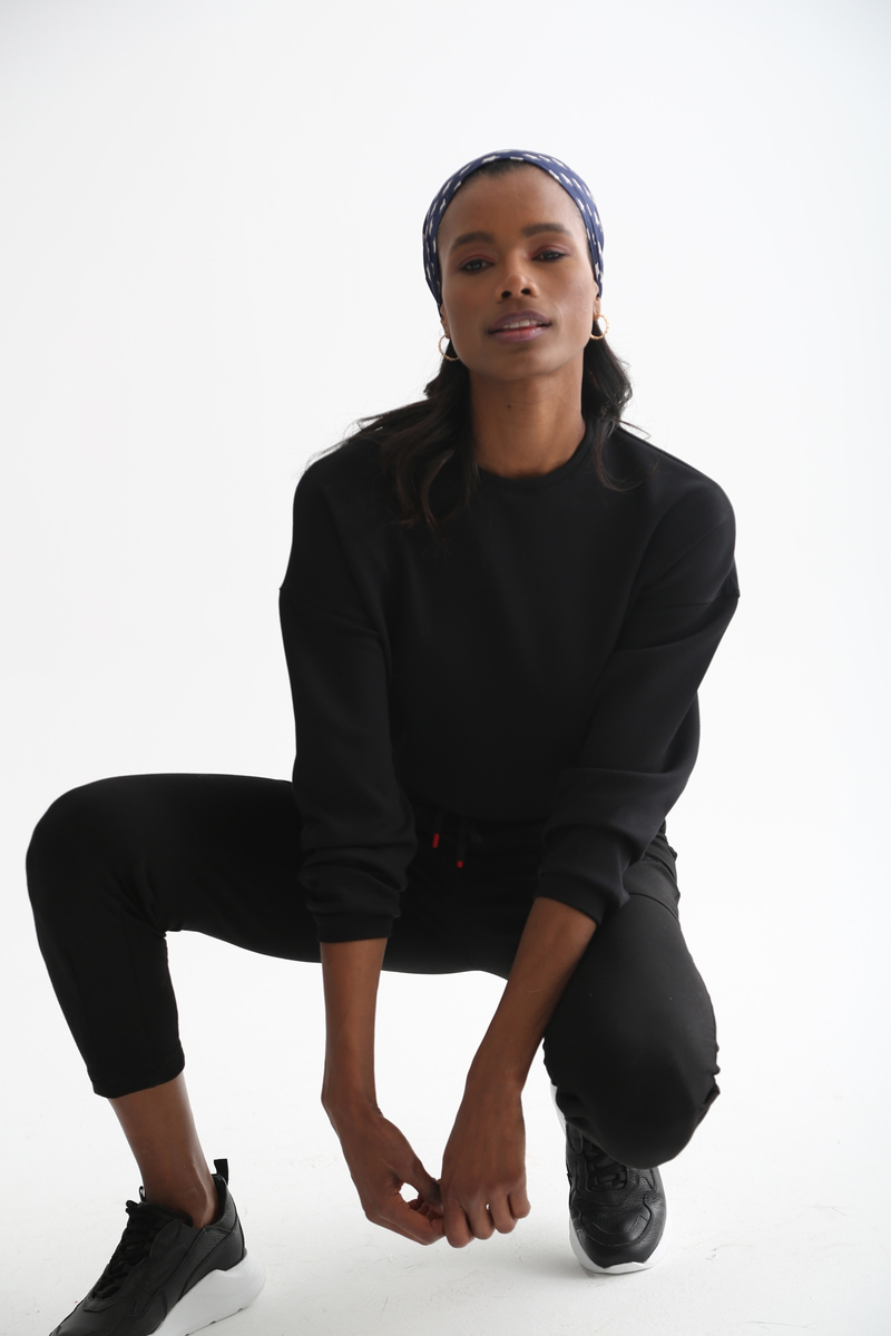 Siyah Bisiklet Yaka Basic Sweatshirt 25376