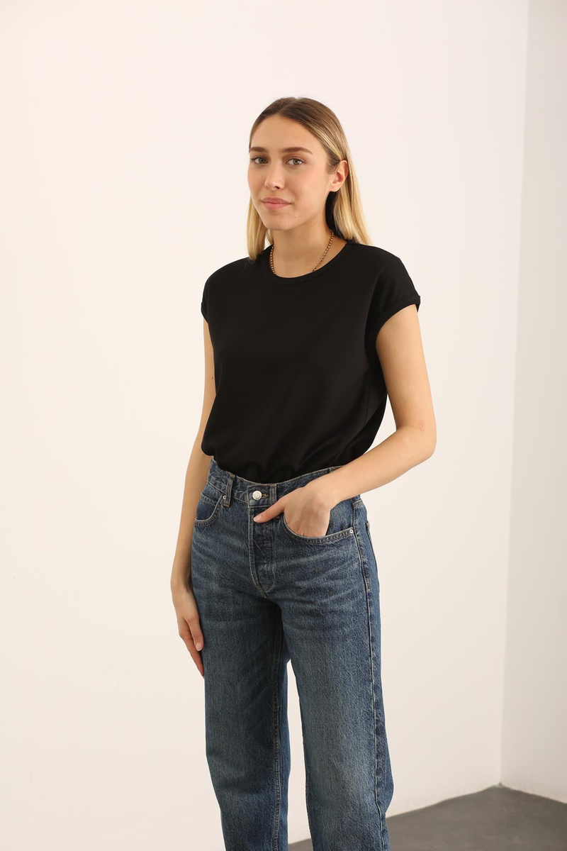 Siyah Bisiklet Yaka Kolsuz Tshirt 