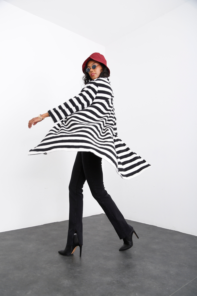 Siyah Çizgili Oversize Maxi Ceket 