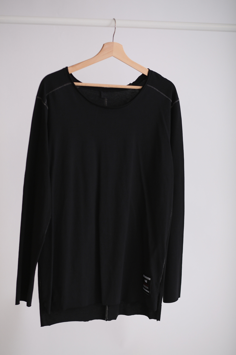 Siyah Dikiş Detaylı Tshirt K-240