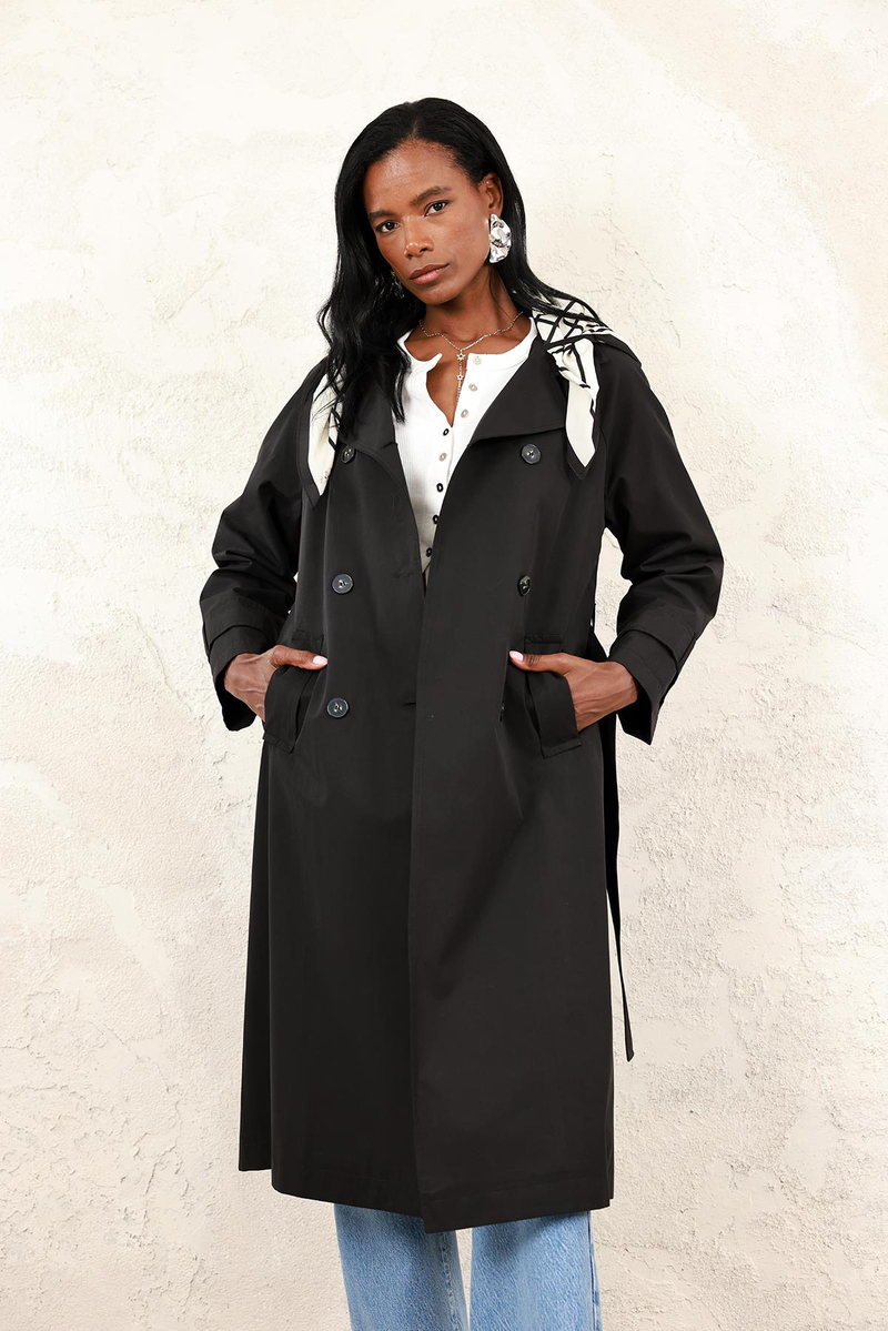 Siyah Fularlı Trençkot 