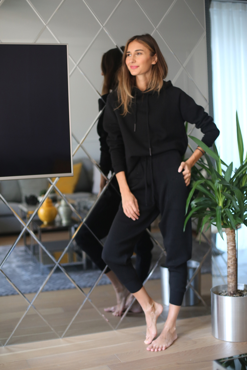 Siyah Kapşonlu Sweat