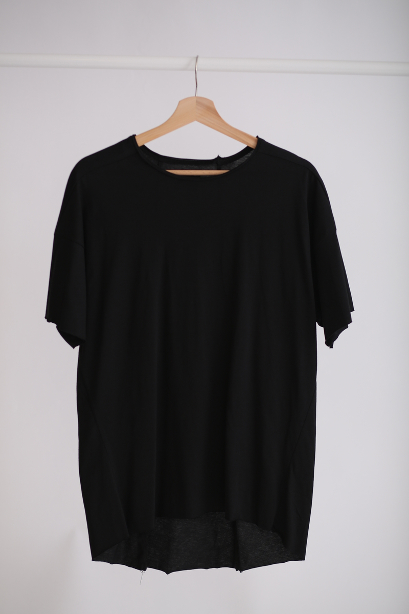 Siyah Kesik Yaka Basic Tshirt 