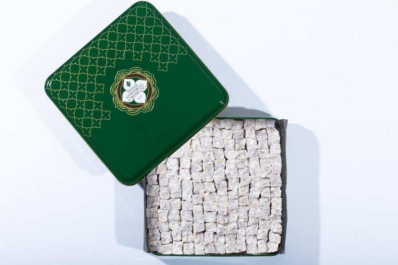 hediyelik lokumlarYeşil Metal Kutu Çifte Kavrulmuş Fıstıklı Lokum 700 gr