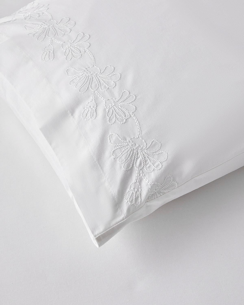 Pure Essence Nakışlı Pamuk King Size Nevresim Takımı 240x220 cm Beyaz
