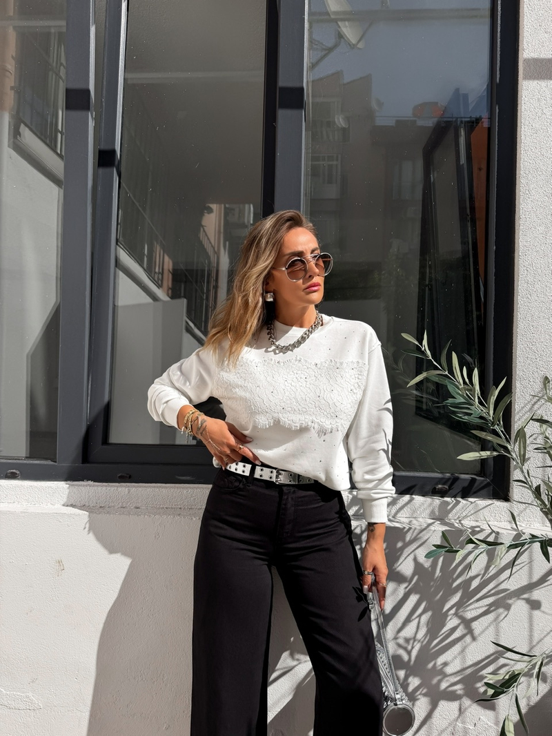 Beyaz Dantelli Taşlı Sweatshirt