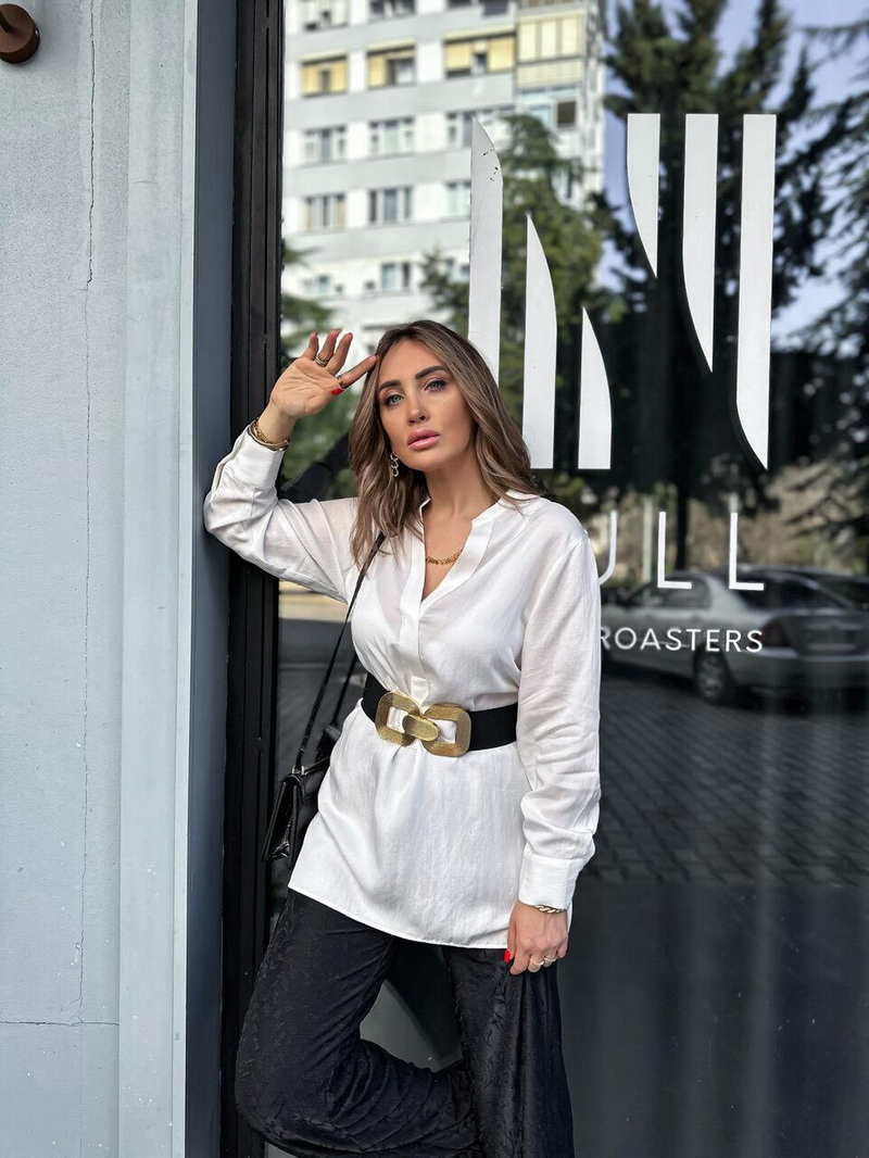 Beyaz Hakim Yaka Bluz