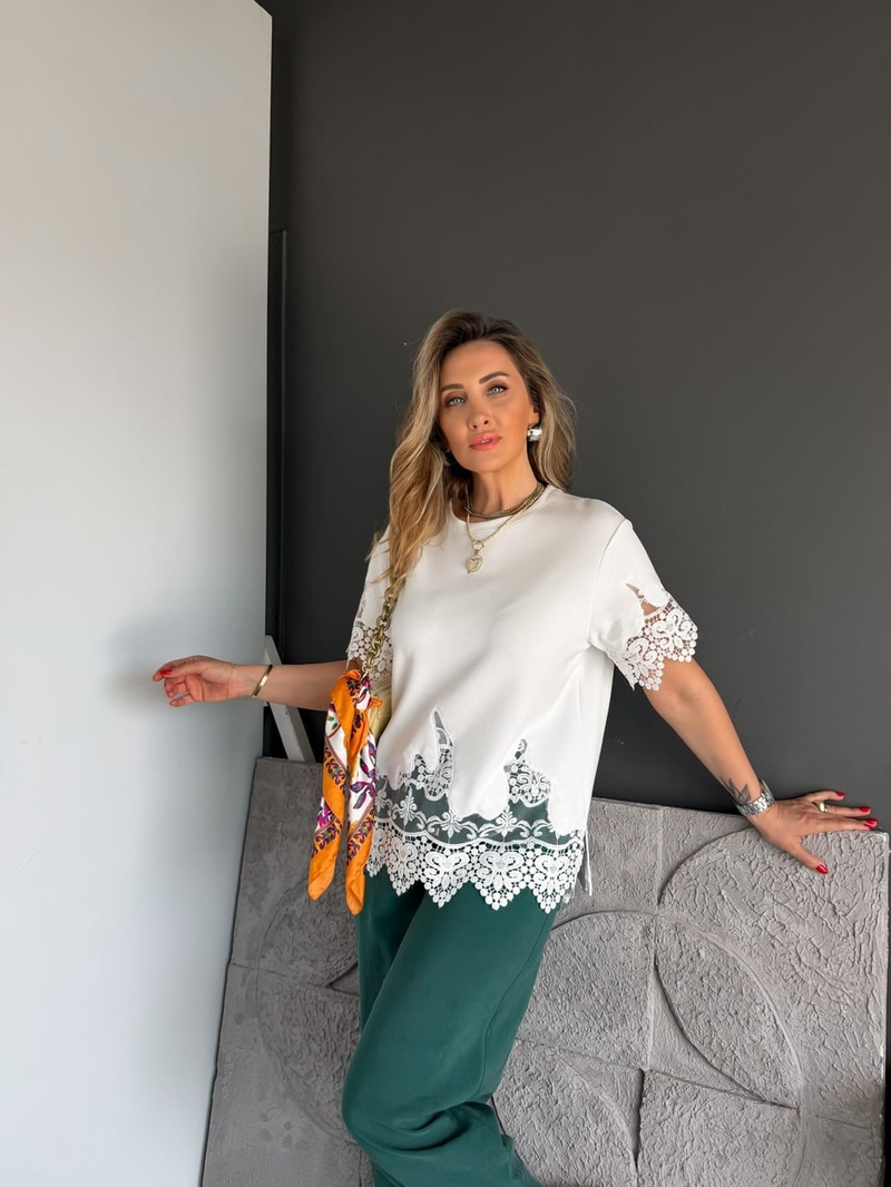Beyaz Kolları Eteği Dantelli Zr Tshirt