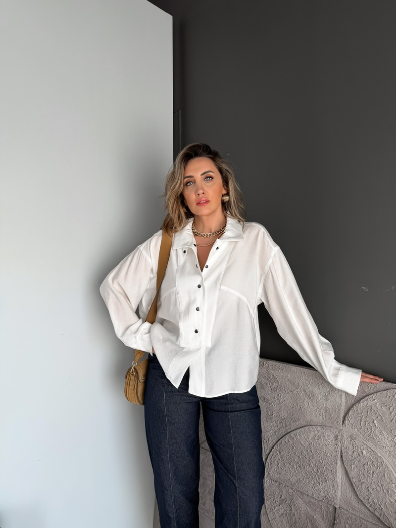 Beyaz Tasarım Yakalı Çıtçıtlı Gömlek
