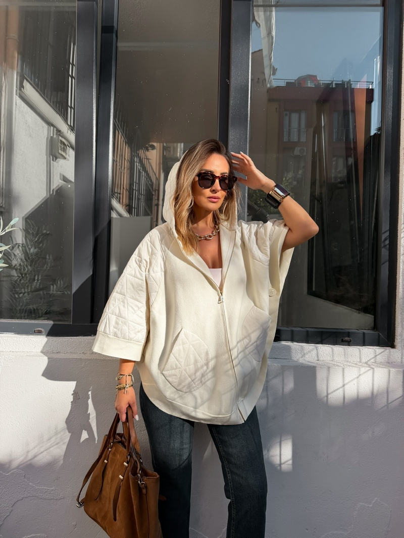 Ekru Kapitone Parçalı Kapşonlu Panço