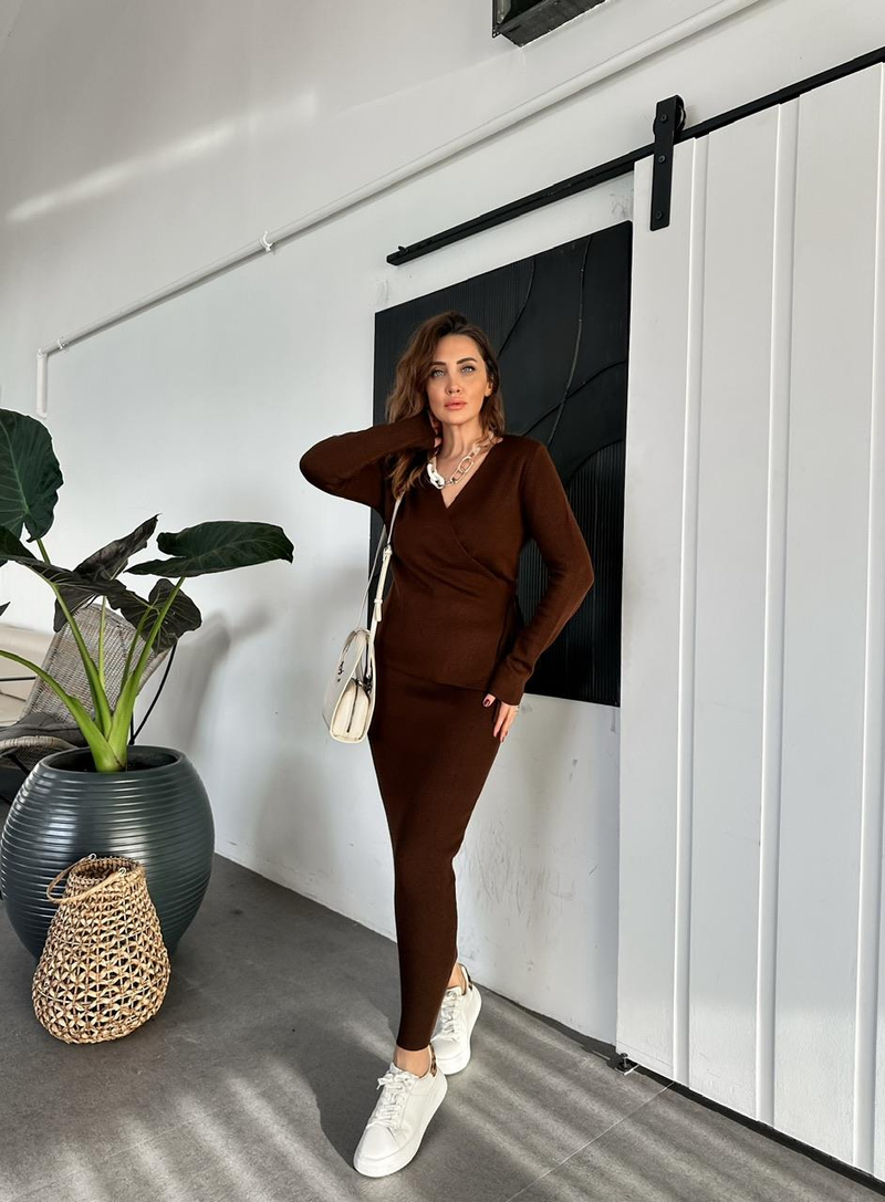 Kahve Kruvaze Etekli Triko Takım