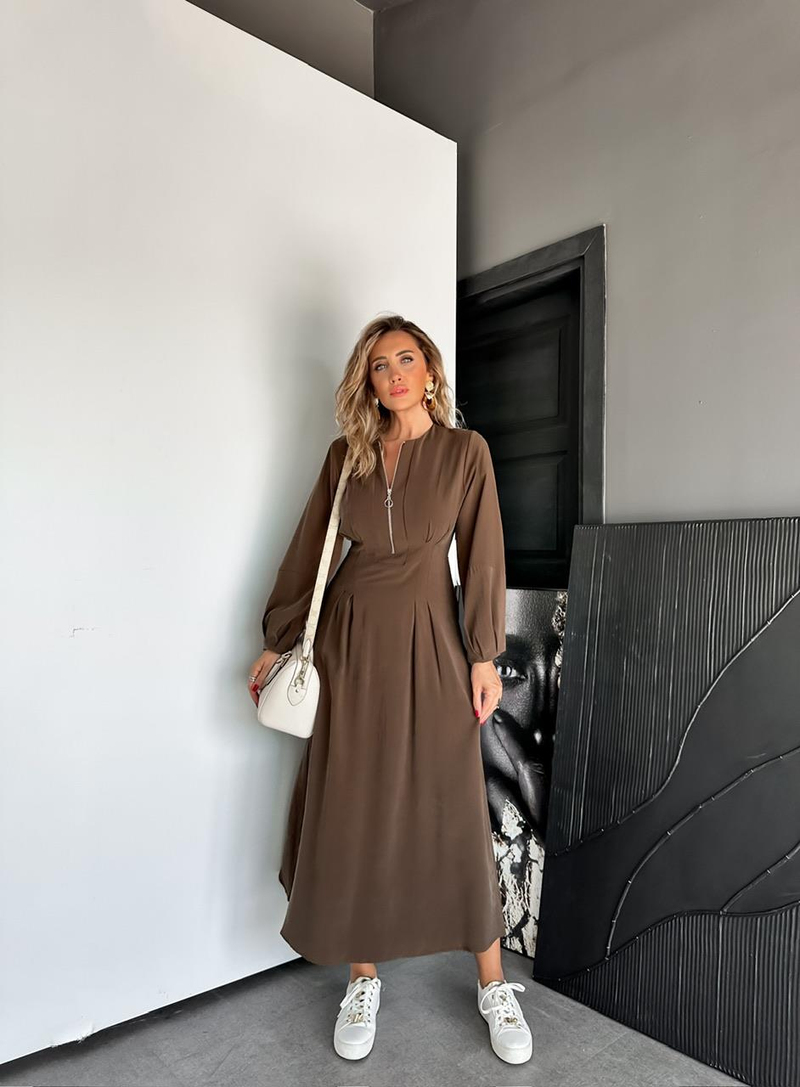 Kahve Yakası Fermuarlı Pensli Elbise 
