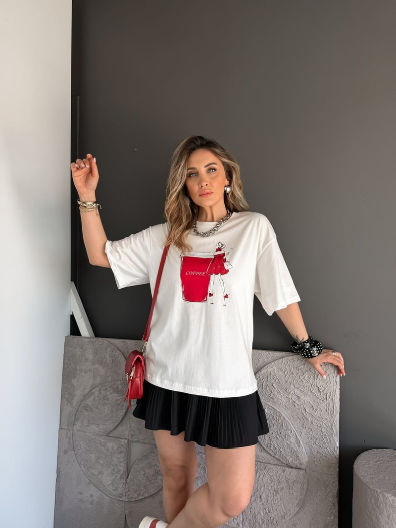 Kırmızı Kızlı Coffee Tshirt
