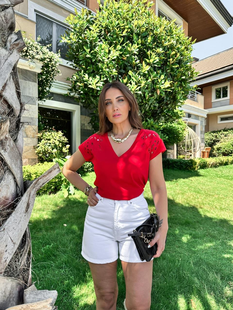 Kırmızı Omuzları Fistolu Orijinal Tshirt