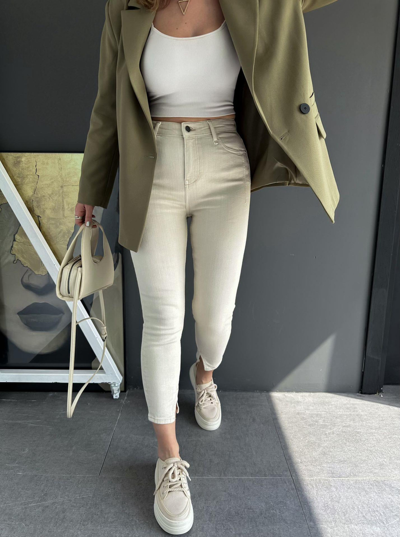 Krem Likralı Yırtmaçlı Jean