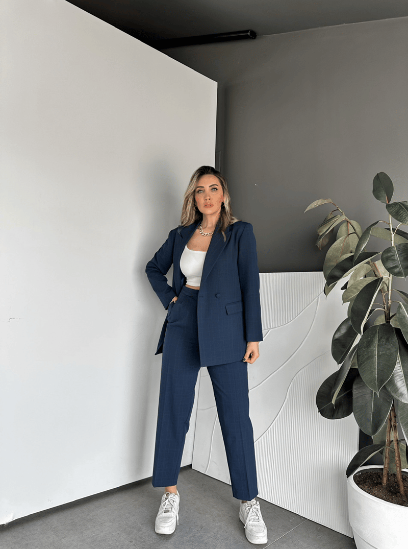 Lacivert Ekose Kaplama Düğmeli Şık Takım