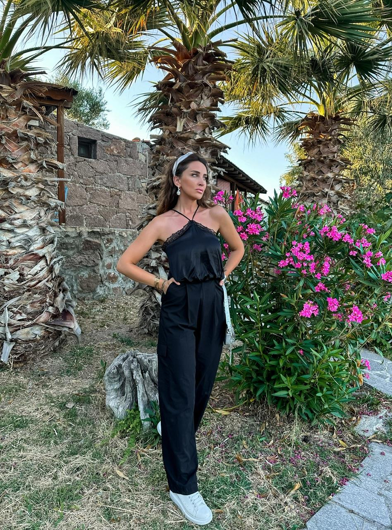 Siyah Kargo Cepli Saten Detaylı Tulum