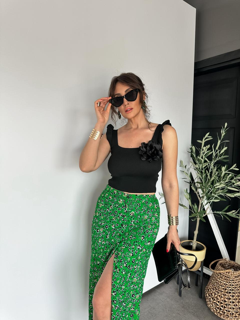 Siyah Omuzları Fırfırlı Triko Crop