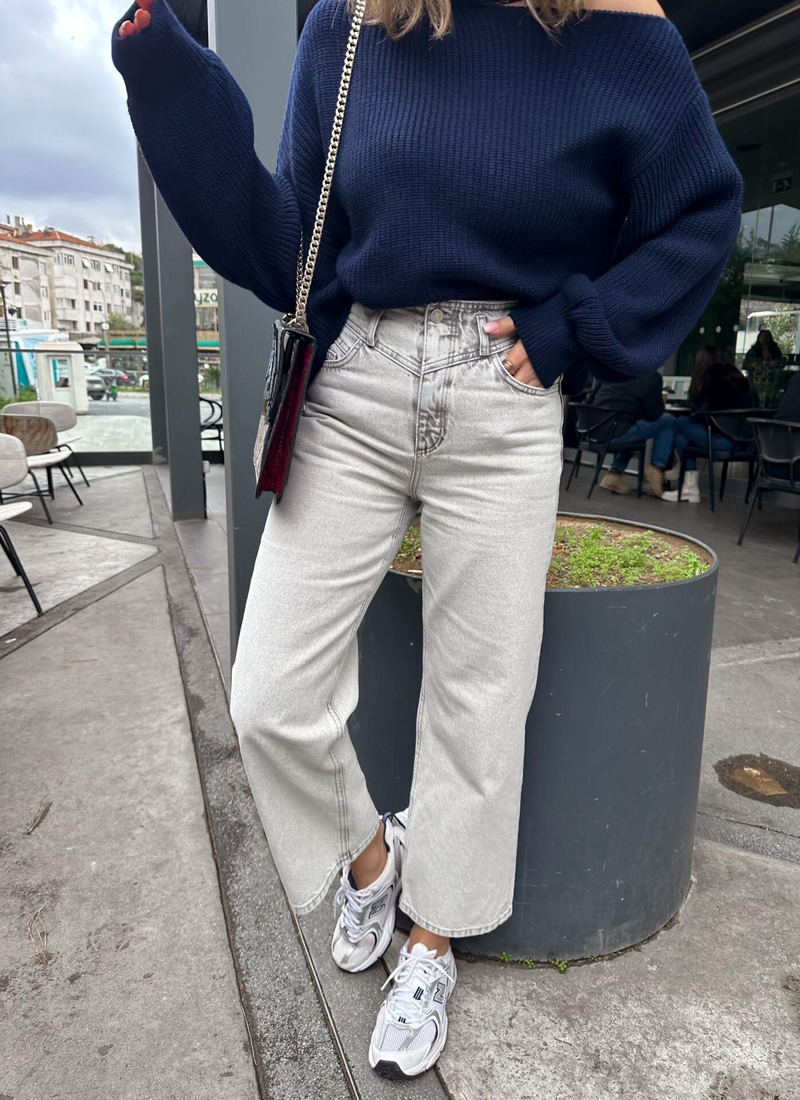 Açık Gri Bel Detaylı Jean