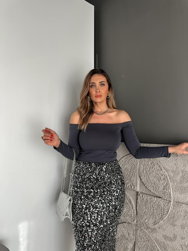 Antrasit Madonna Yaka Likralı Bluz