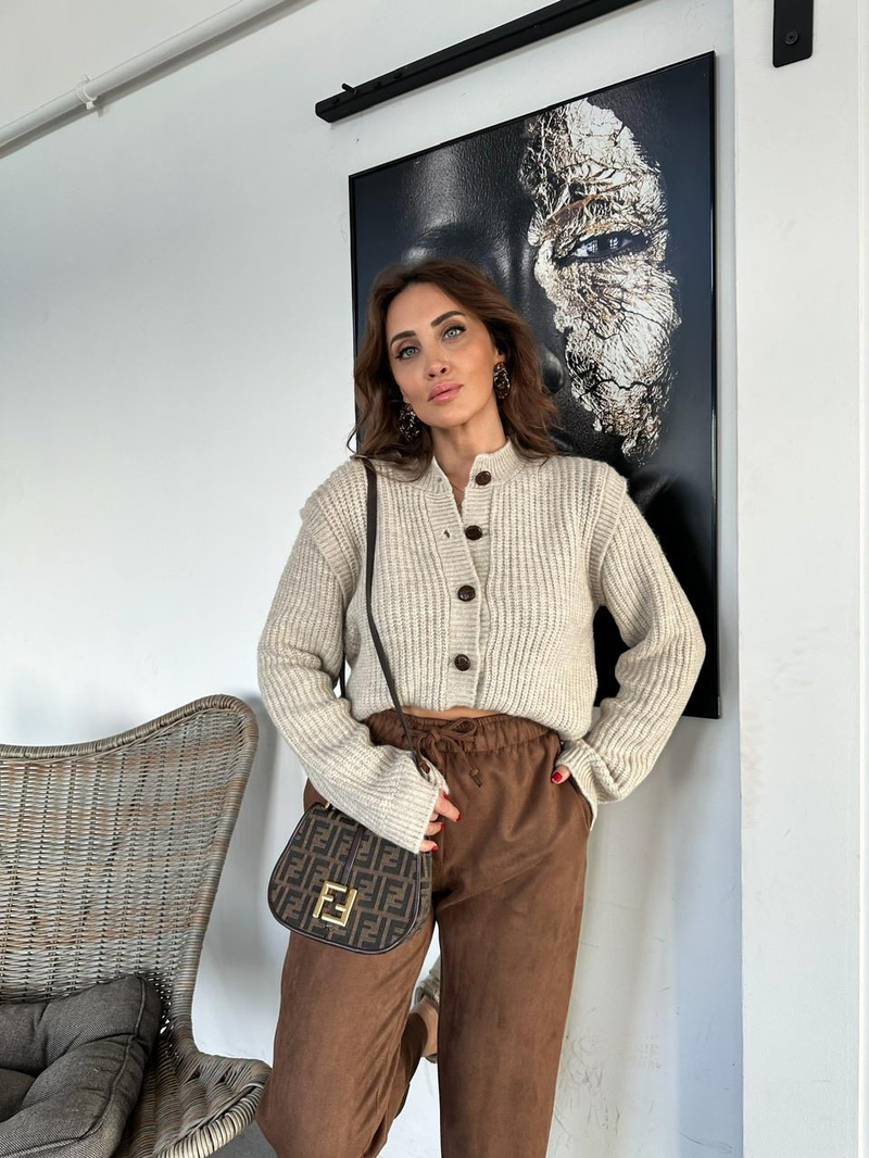 Bej Omuz Detaylı Hırka