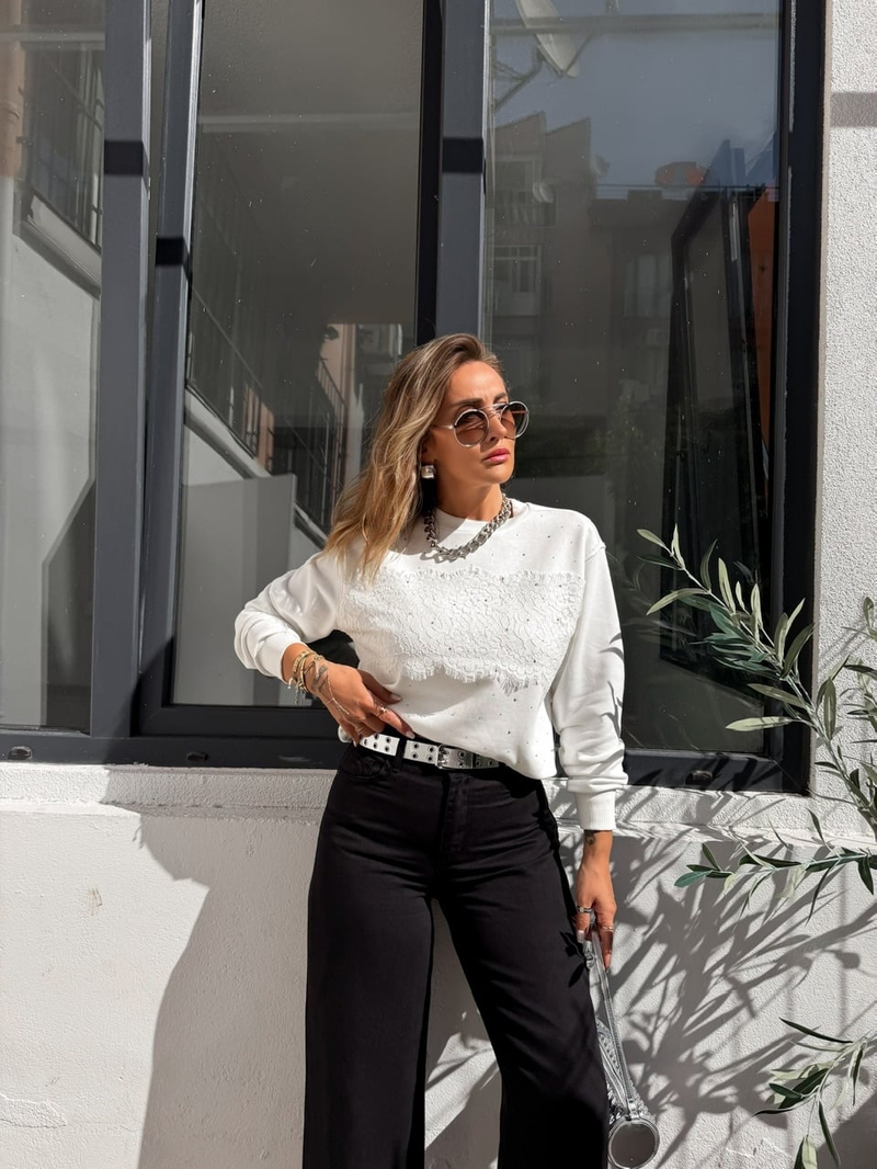 Beyaz Dantelli Taşlı Sweatshirt