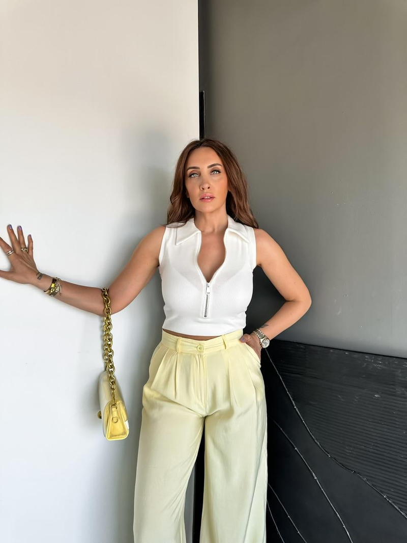 Beyaz Fermuarlı Polo Yaka Body