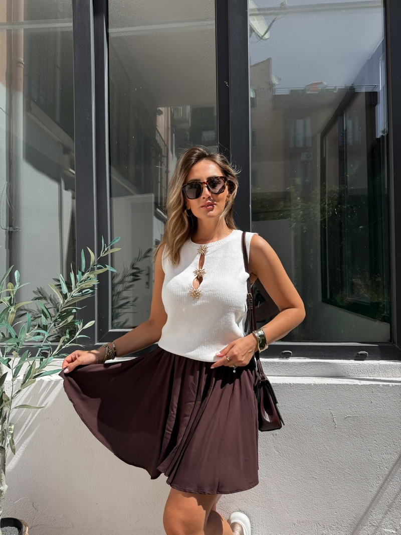 Beyaz Güneş Düğmeli Triko
