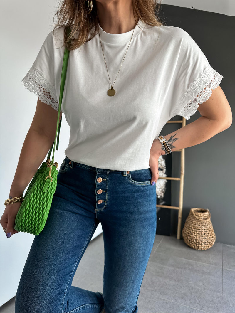 Beyaz Kolları Dantelli Tshirt