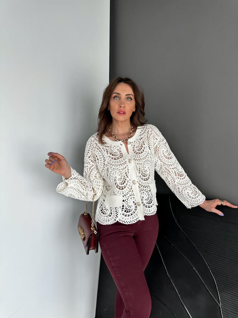 Beyaz Nakışlı Örme Hırka